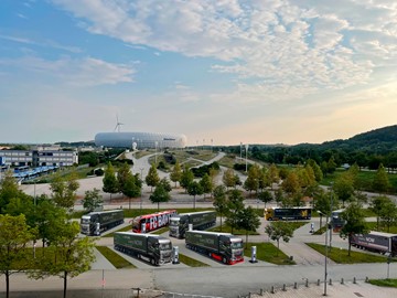 Ukázka z počítačové vizualizace: nabíjecí park pro užitková vozidla v Allianz Areně.